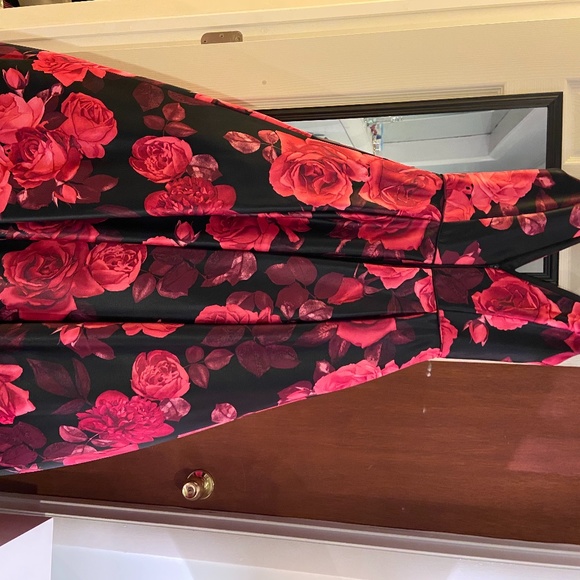 Satin Floral V-Neck Ball Gown - Picture 4 of 7